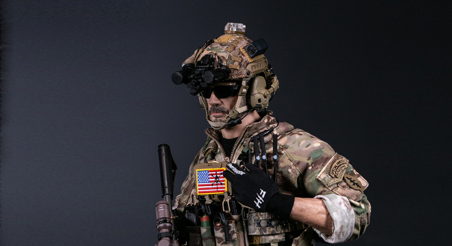 1/6DID・DAMTOYSパットン将軍エングローブ入コルトSAA&M27 1/6DID・DAMTOYSパットン将軍エングローブ入コルトSAA&M27